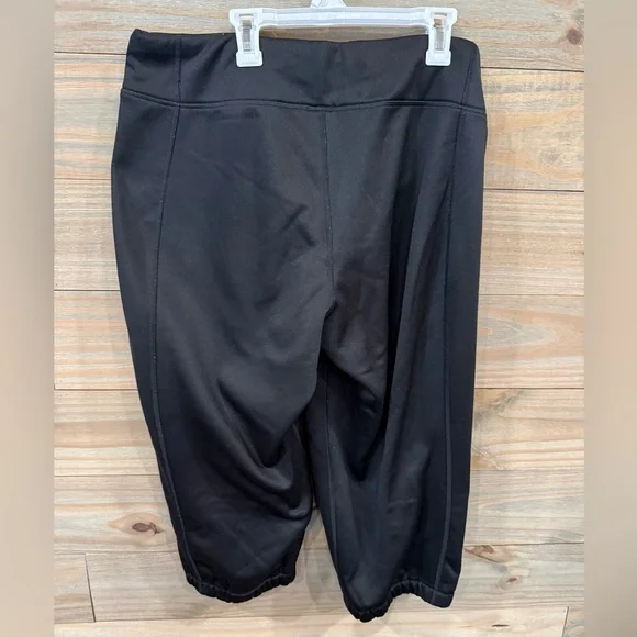 The North Face Women's Black Capris - Picture 5 of 6